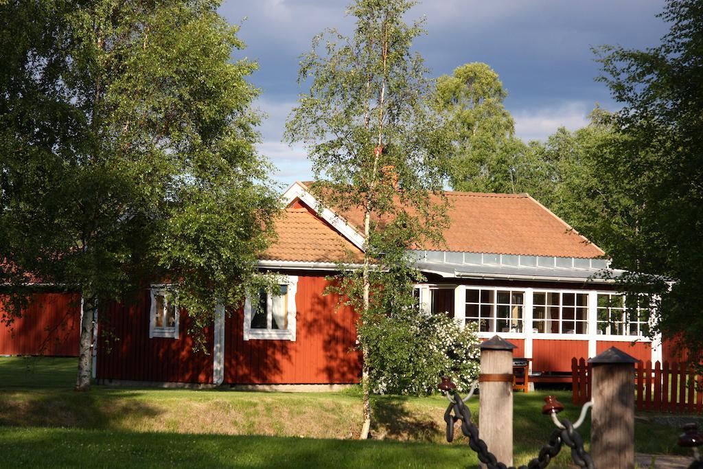 Villa Ratt O Roder Stugby & Konferens Djuras Exterior foto